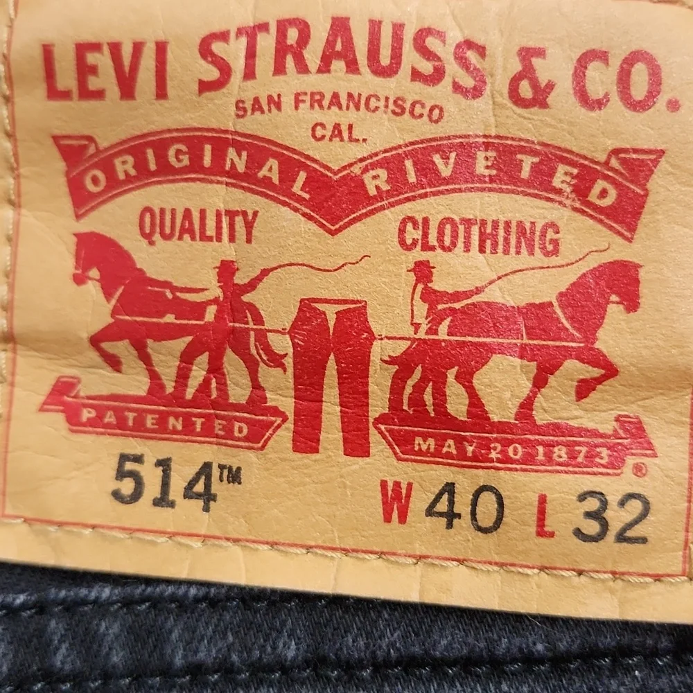 LIKE NEW Levi's 514 40 X 32